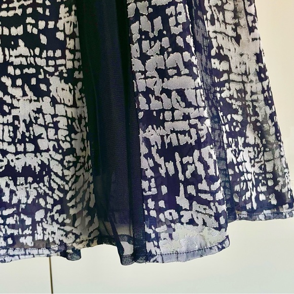 Nic + Zoe Burnout Squares Mixed Media Panel A-line Skirt Size 8 EUC - Picture 7 of 13